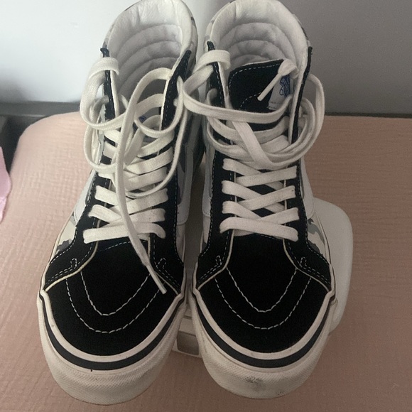 Vans - Picture 2 of 3